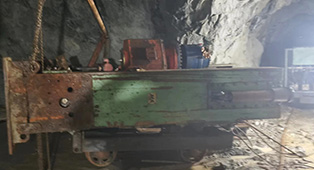 新疆铅锌矿天井钻机施工