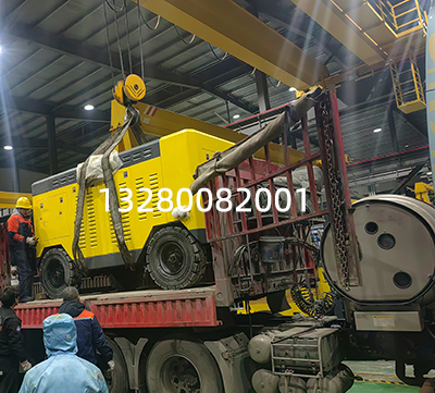 大直径反井钻机设备运输现场